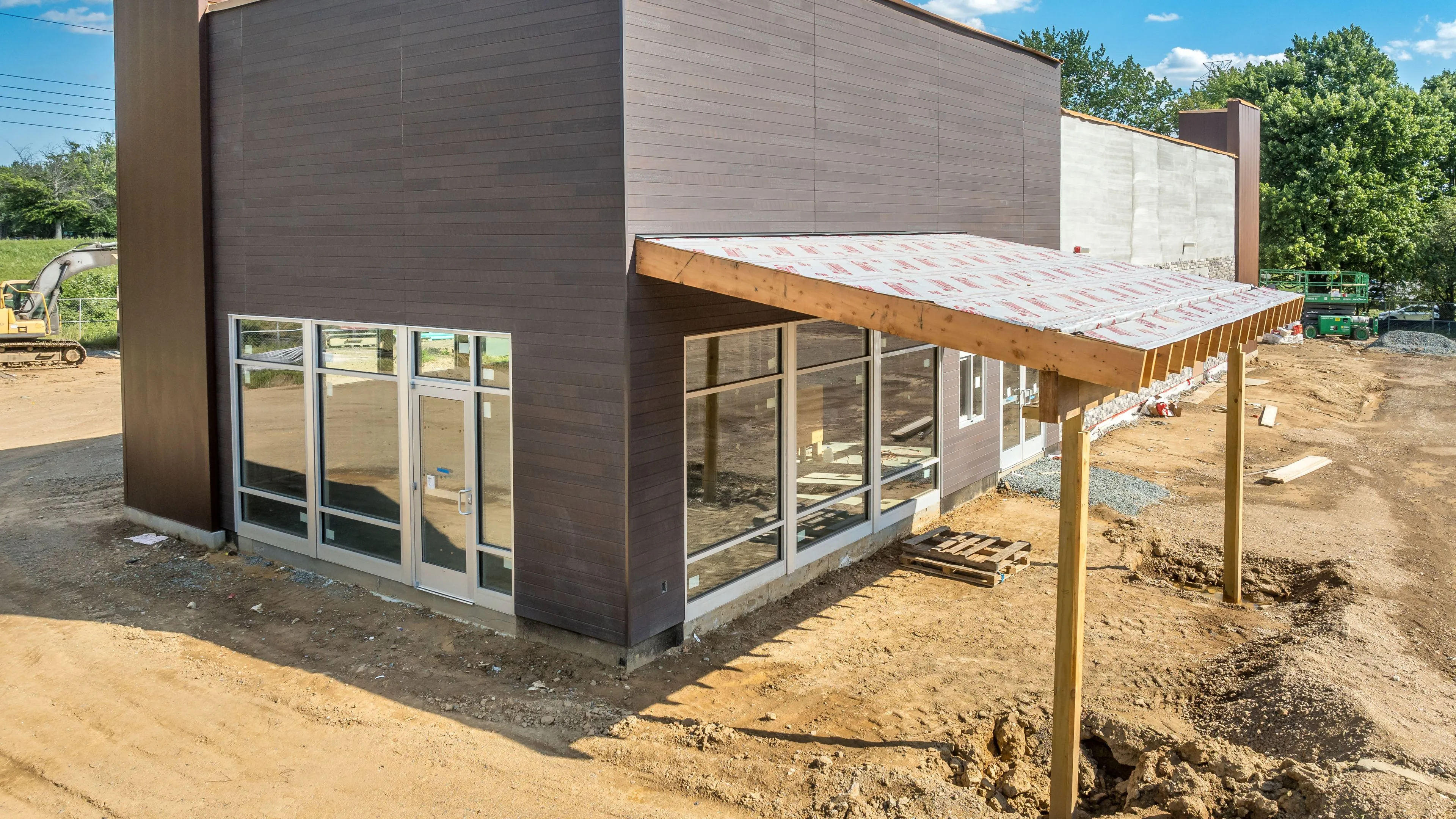 Modern commercial showroom glass installation and high-end storefront replacement services in the Dallas area.